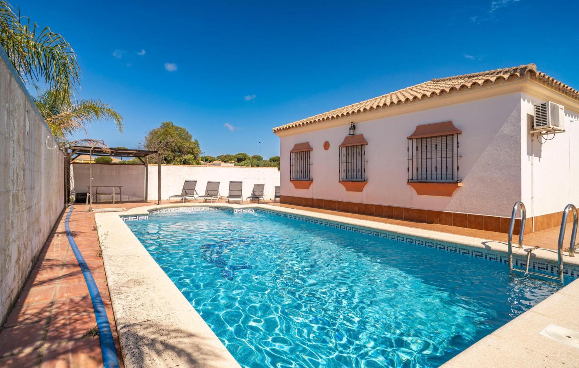 3 Bedroom Cozy In Chiclana De La Fronter Holiday home